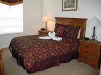master bedroom w/queen size bed - click to enlarge